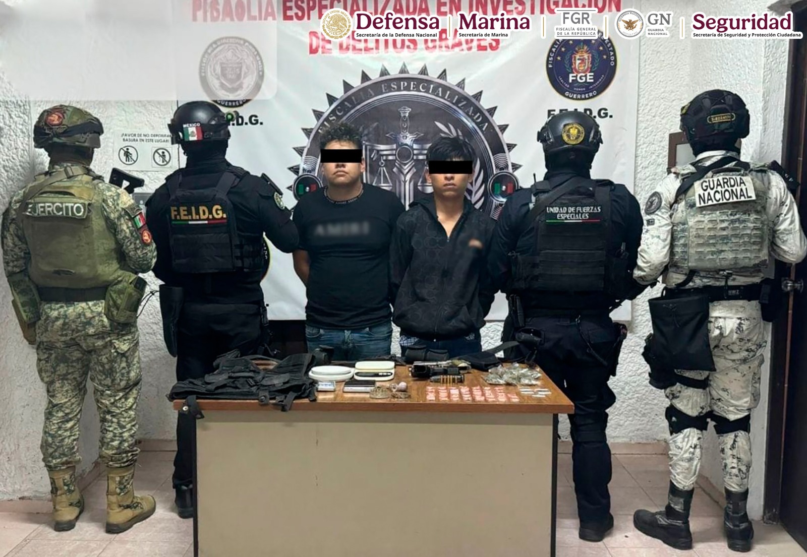 Detienen en Guerrero a dos hombres con armas de fuego y droga luego de un cateo